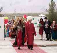Туркменская невеста: зачем ей платки и свиные зубы?