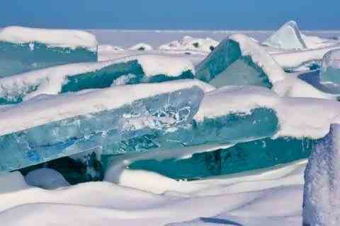 Ледяные красоты озера Байкал
