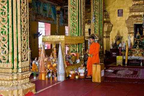 Ват Си Муанг, или индуистский храм для правоверного буддиста