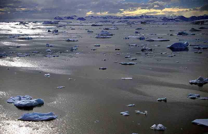 ледяные обломки антарктических ледников