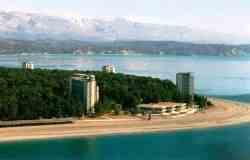 Абхазская Пицунда: высококлассный морской курорт в сосновой роще