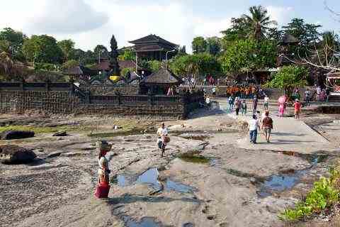 Храм Танах Лот на острове Бали: где волны вступают в схватку с сушей