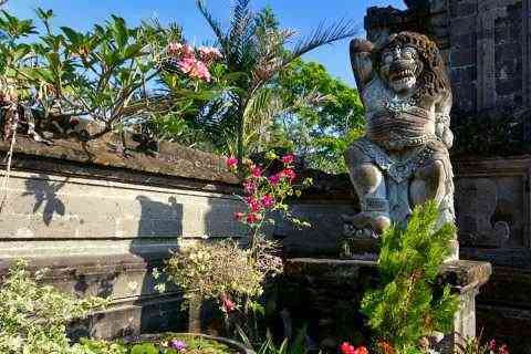 Храм Танах Лот на острове Бали: где волны вступают в схватку с сушей