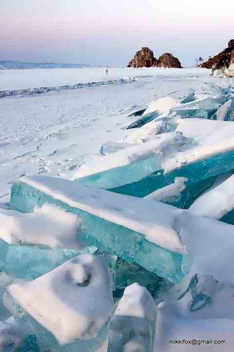 Ледяные красоты озера Байкал