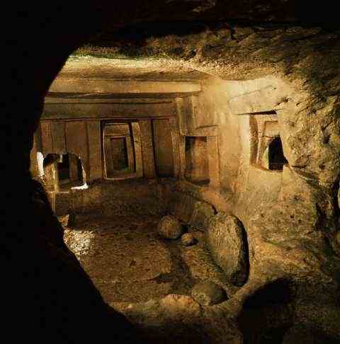 Подземное святилище Хал-Сафлиени