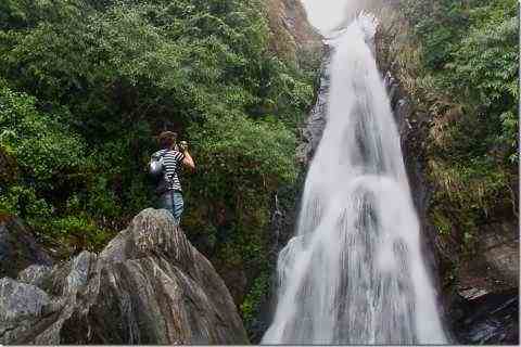 Дхарамсала: плюшевые холмы и водопад
